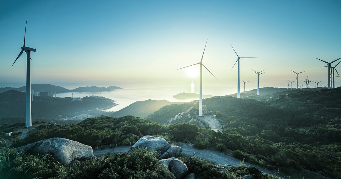 Eine Landschaft mit Windrädern