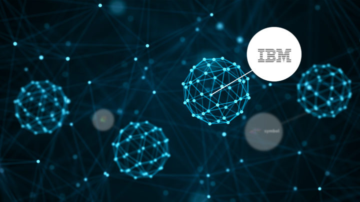 IBM Logo vor blauem Hintergrund
